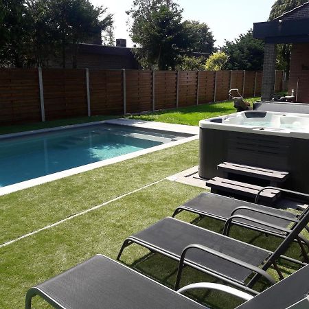 לאופולדסבורג Appartement All In & Zwembad מראה חיצוני תמונה